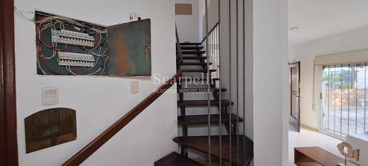 Casa ID.50359 - Venta Casa Carrasco Arocena próximo 2 o 3 dorm 3 baños Amplio Patio con parrillero