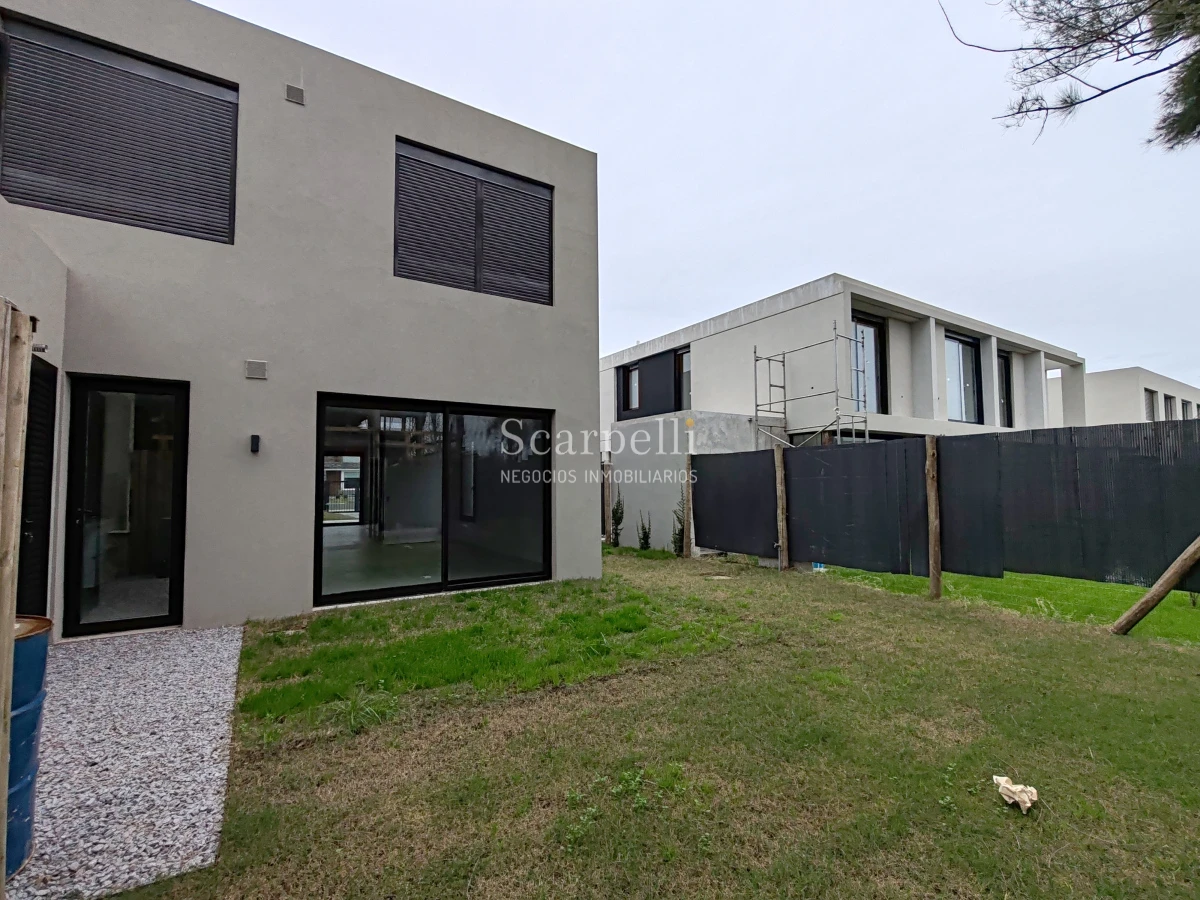 Casa ID.48909 - Estrene Julio 2025 Barrio Parque II con Centro Comercial a escasos 380 mts.