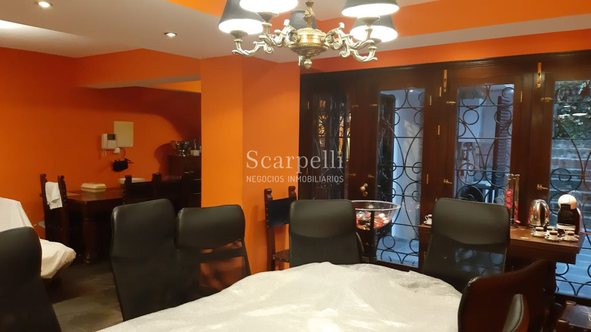 Casa ID.11083 - Importante Residencia de estilo Sureño Americano con importante terreno y casi 400 m2 edificados.-