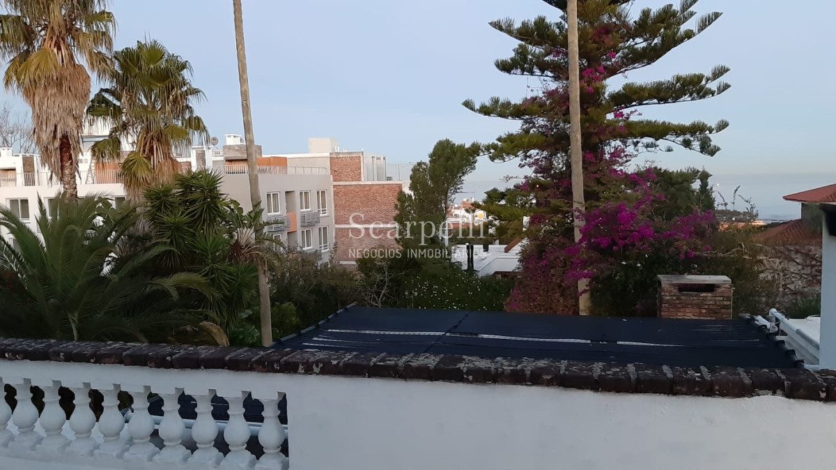 Casa ID.11083 - Importante Residencia de estilo Sureño Americano con importante terreno y casi 400 m2 edificados.-