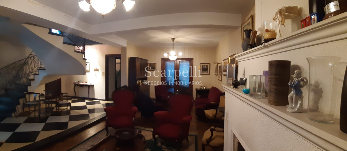 Casa ID.11083 - Importante Residencia de estilo Sureño Americano con importante terreno y casi 400 m2 edificados.-