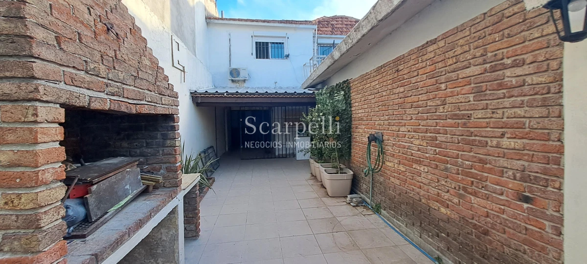Casa ID.50359 - Venta Casa Carrasco Arocena próximo 2 o 3 dorm 3 baños Amplio Patio con parrillero