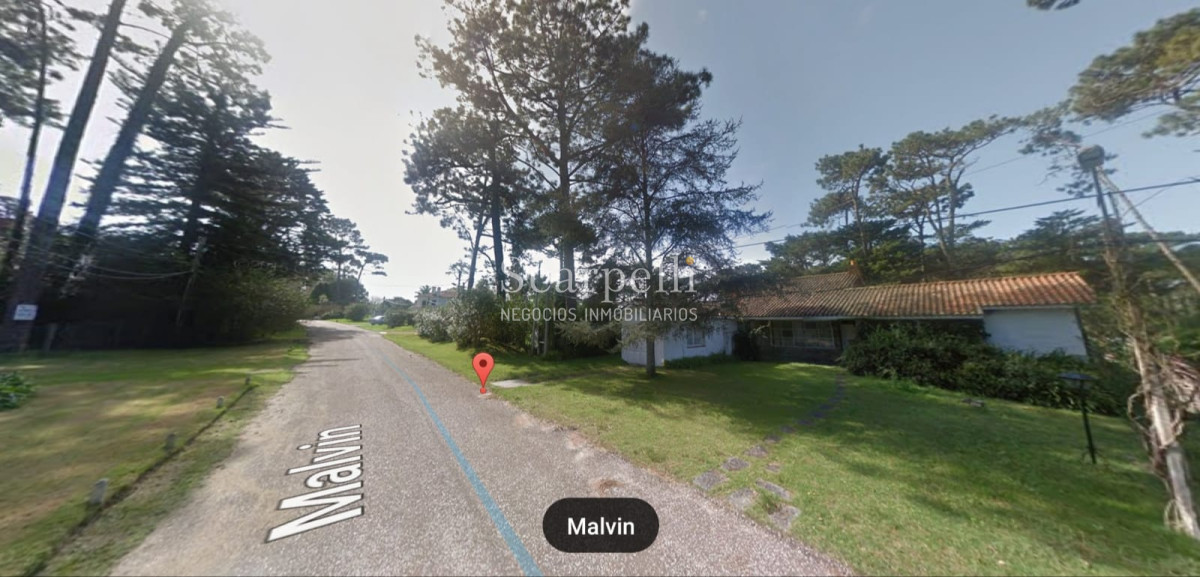 Casa ID.14513 - San Rafael :Excelente Chalet de Tejas Coloniales Estilo Europeo en 1 planta y 1/2 en muy agradable entorno parquizado