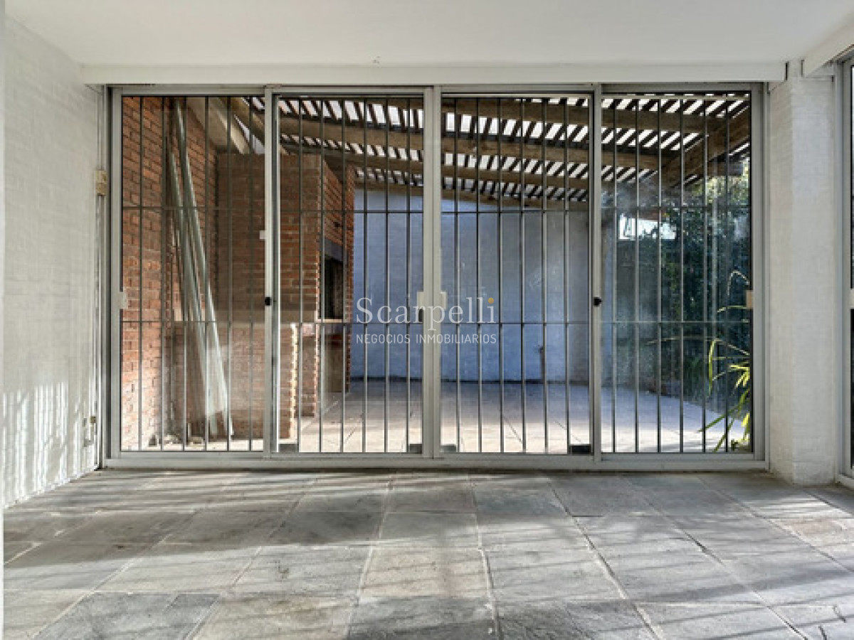 Casa ID.50458 - Carrasco Sur. Nariño. 4 Dorms.  Estar. Piscina. Garage 