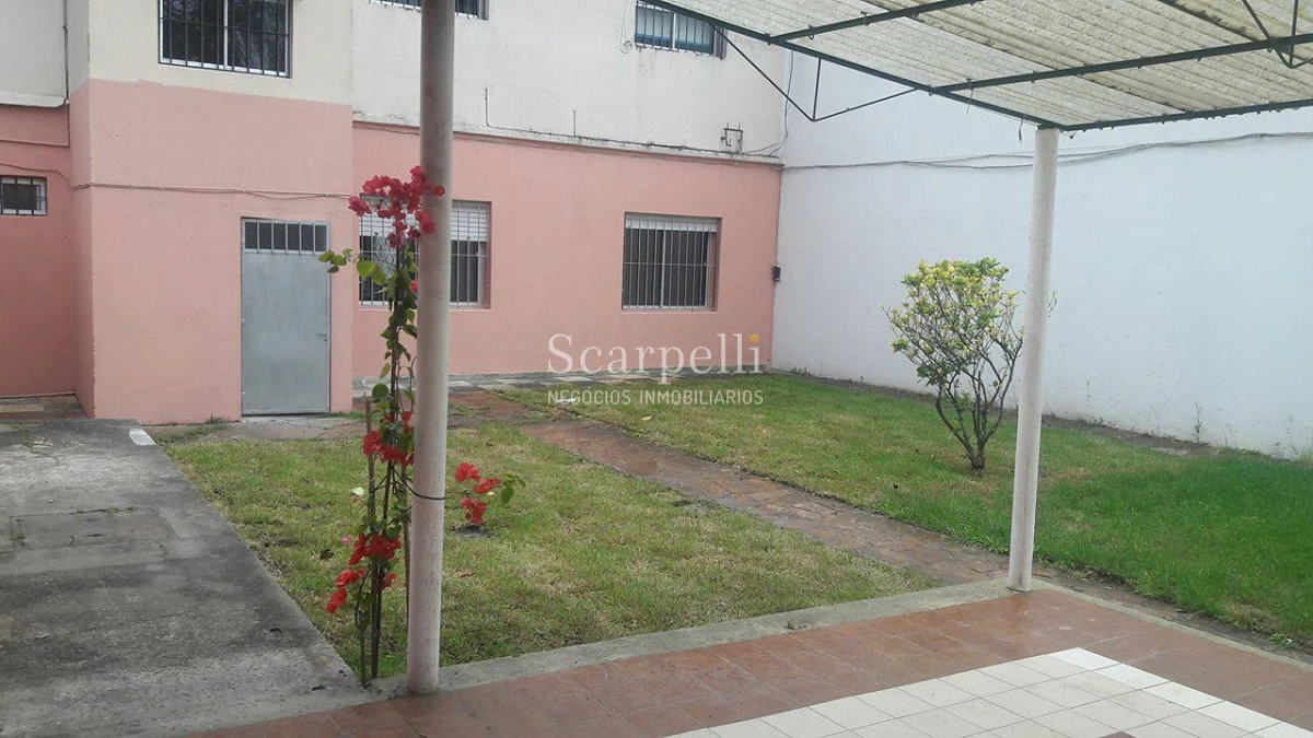 Casa ID.19164 - Ideal 2 familias o Edificio en Altura.  Buen fondo & Barbacoa Montevideo Shopping Próx.