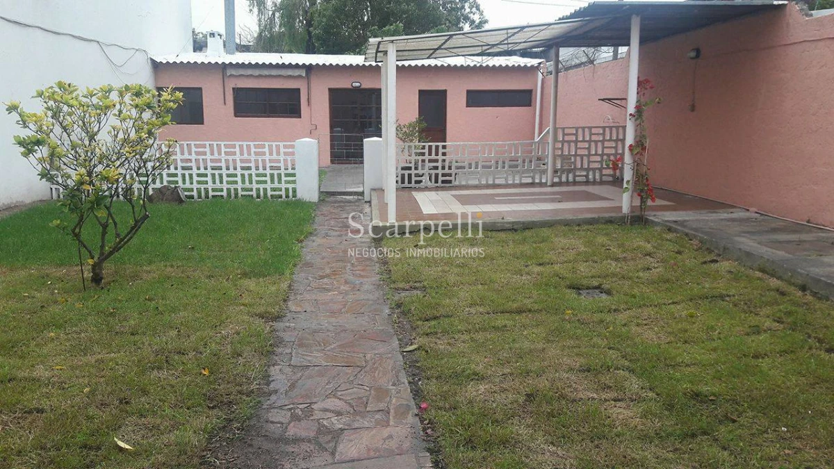 Casa ID.19164 - Ideal 2 familias o Edificio en Altura.  Buen fondo & Barbacoa Montevideo Shopping Próx.