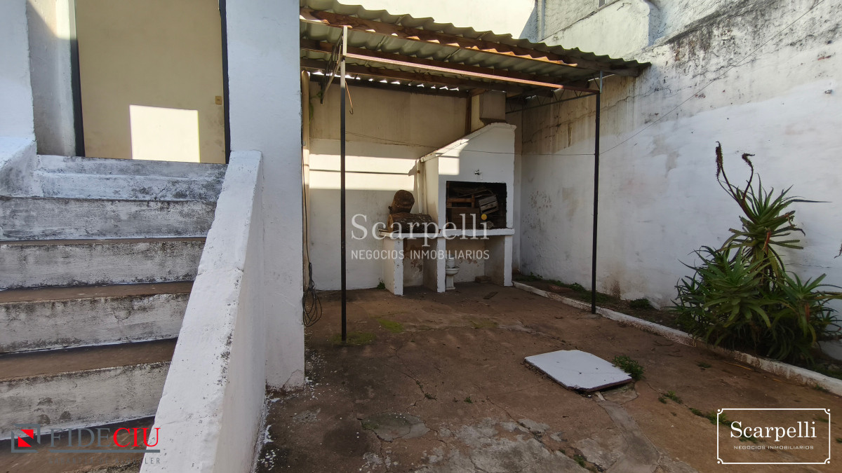 Casa ID.50482 - Amplia propiedad en buena esquina