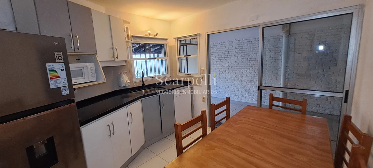 Casa ID.50359 - Venta Casa Carrasco Arocena próximo 2 o 3 dorm 3 baños Amplio Patio con parrillero