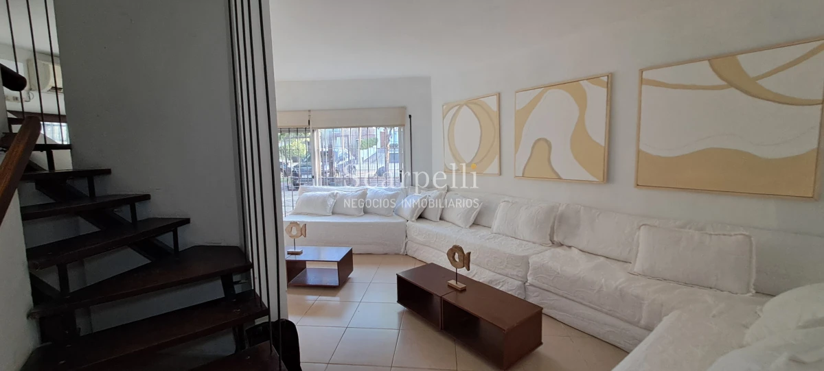 Casa ID.50359 - Venta Casa Carrasco Arocena próximo 2 o 3 dorm 3 baños Amplio Patio con parrillero