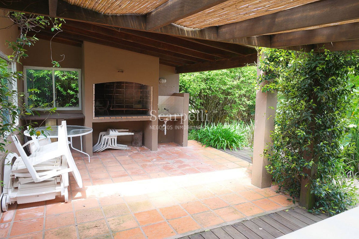 Casa ID.21994 - Excelente casa en Parada 10 de Playa Brava - San Rafael.