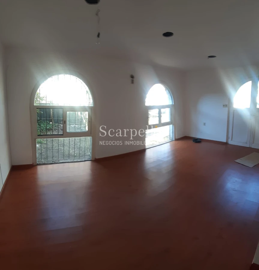 Casa ID.22234 - Casona  en Carrasco - Céntrica - Muy Próxima a Av. Arocena - Hotel Casino Carrasco & Rambla.-