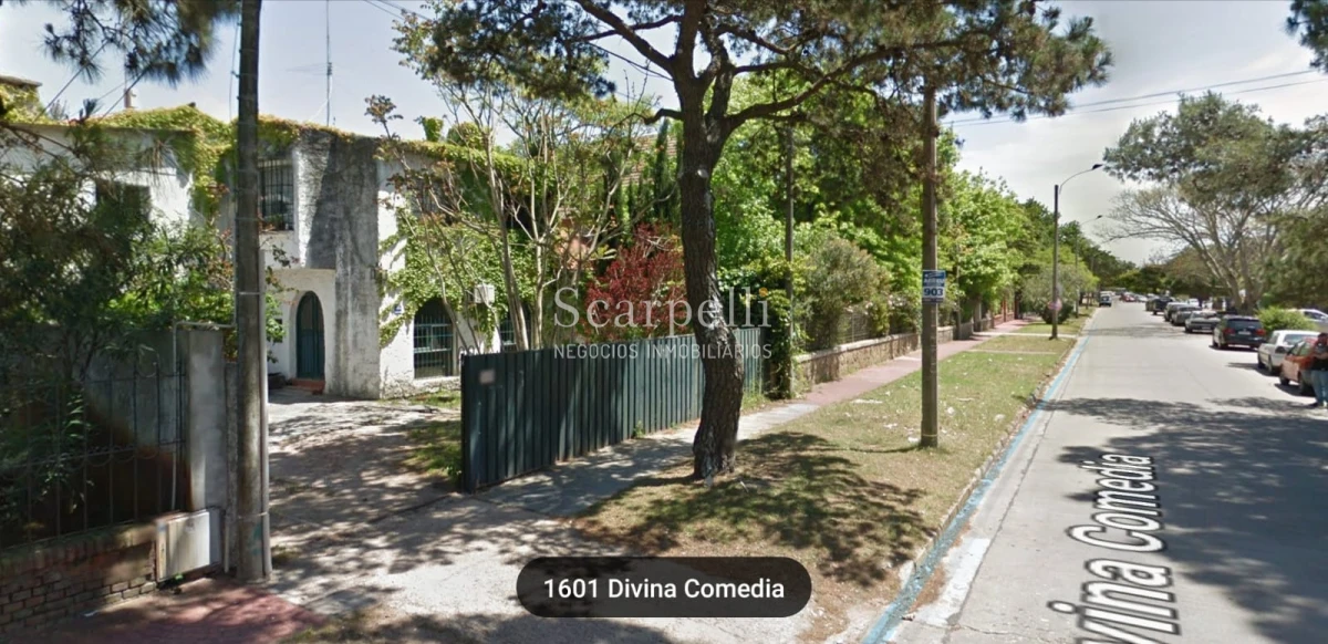 Casa ID.22234 - Casona  en Carrasco - Céntrica - Muy Próxima a Av. Arocena - Hotel Casino Carrasco & Rambla.-
