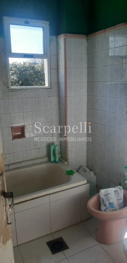 Casa ID.22234 - Casona  en Carrasco - Céntrica - Muy Próxima a Av. Arocena - Hotel Casino Carrasco & Rambla.-