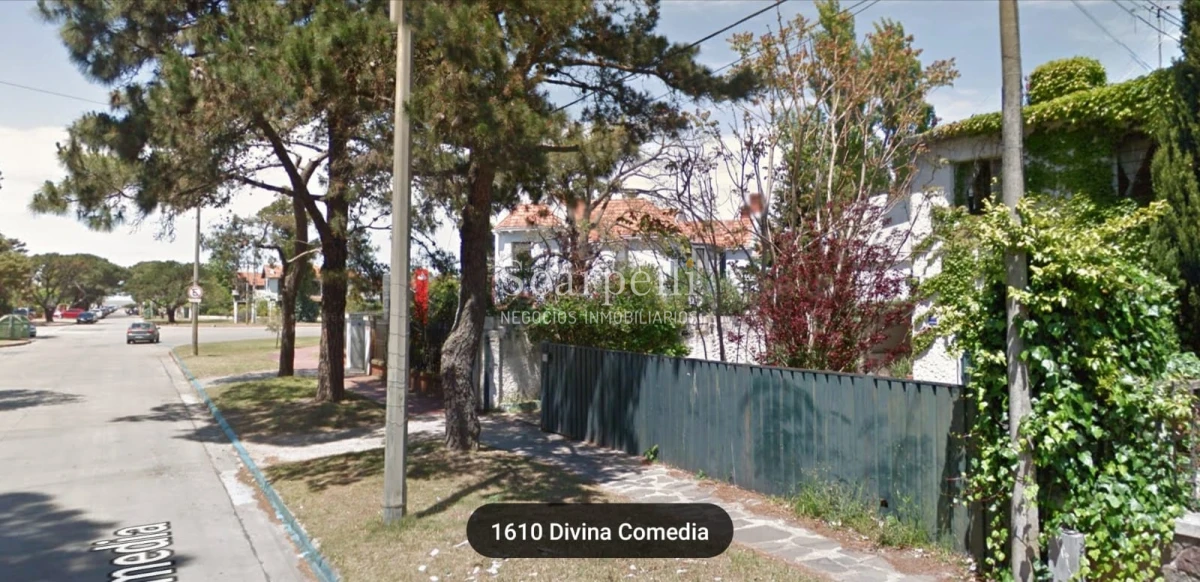 Casa ID.22234 - Casona  en Carrasco - Céntrica - Muy Próxima a Av. Arocena - Hotel Casino Carrasco & Rambla.-