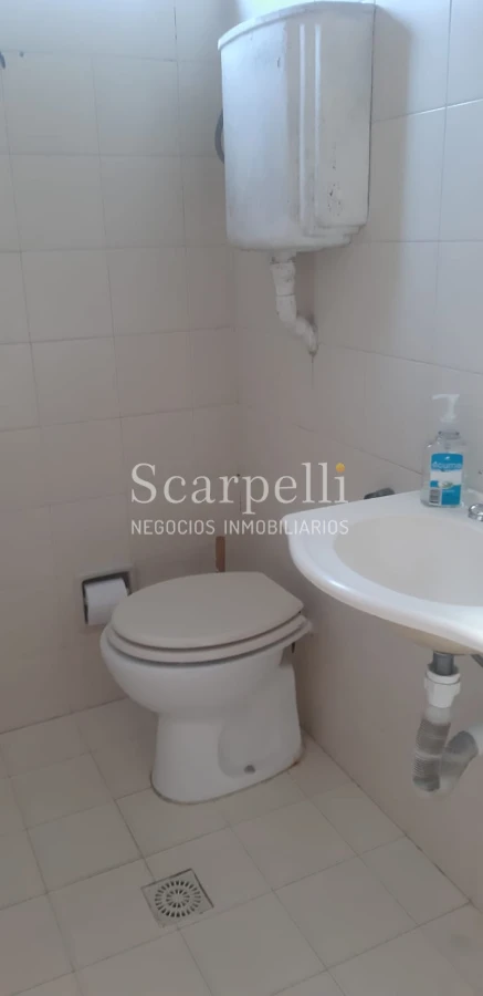 Casa ID.22234 - Casona  en Carrasco - Céntrica - Muy Próxima a Av. Arocena - Hotel Casino Carrasco & Rambla.-