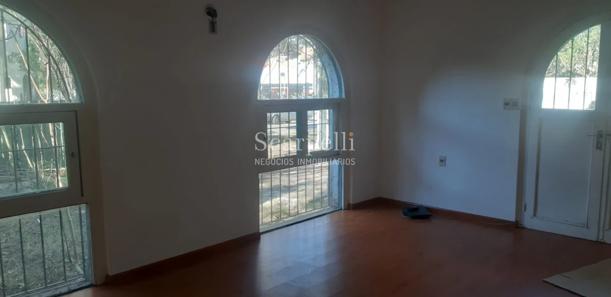 Casa ID.22234 - Casona  en Carrasco - Céntrica - Muy Próxima a Av. Arocena - Hotel Casino Carrasco & Rambla.-