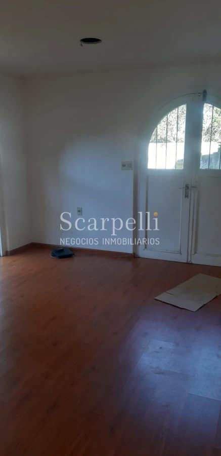 Casa ID.22234 - Casona  en Carrasco - Céntrica - Muy Próxima a Av. Arocena - Hotel Casino Carrasco & Rambla.-