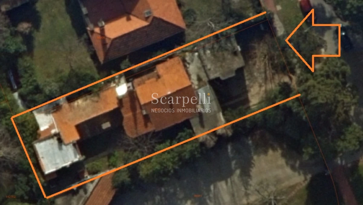 Casa ID.22234 - Casona  en Carrasco - Céntrica - Muy Próxima a Av. Arocena - Hotel Casino Carrasco & Rambla.-