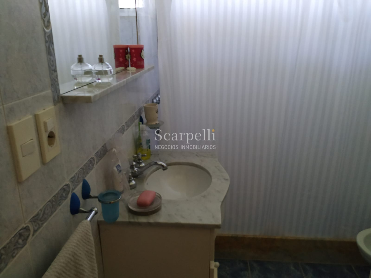 Casa ID.22485 - Chalet de Tejas Coloniales  todo en 1 planta construído por el afamado Arq. Mauricio Litman.-