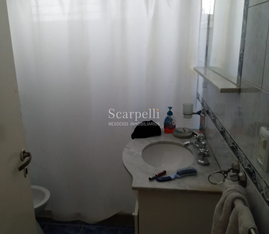 Casa ID.22485 - Chalet de Tejas Coloniales  todo en 1 planta construído por el afamado Arq. Mauricio Litman.-