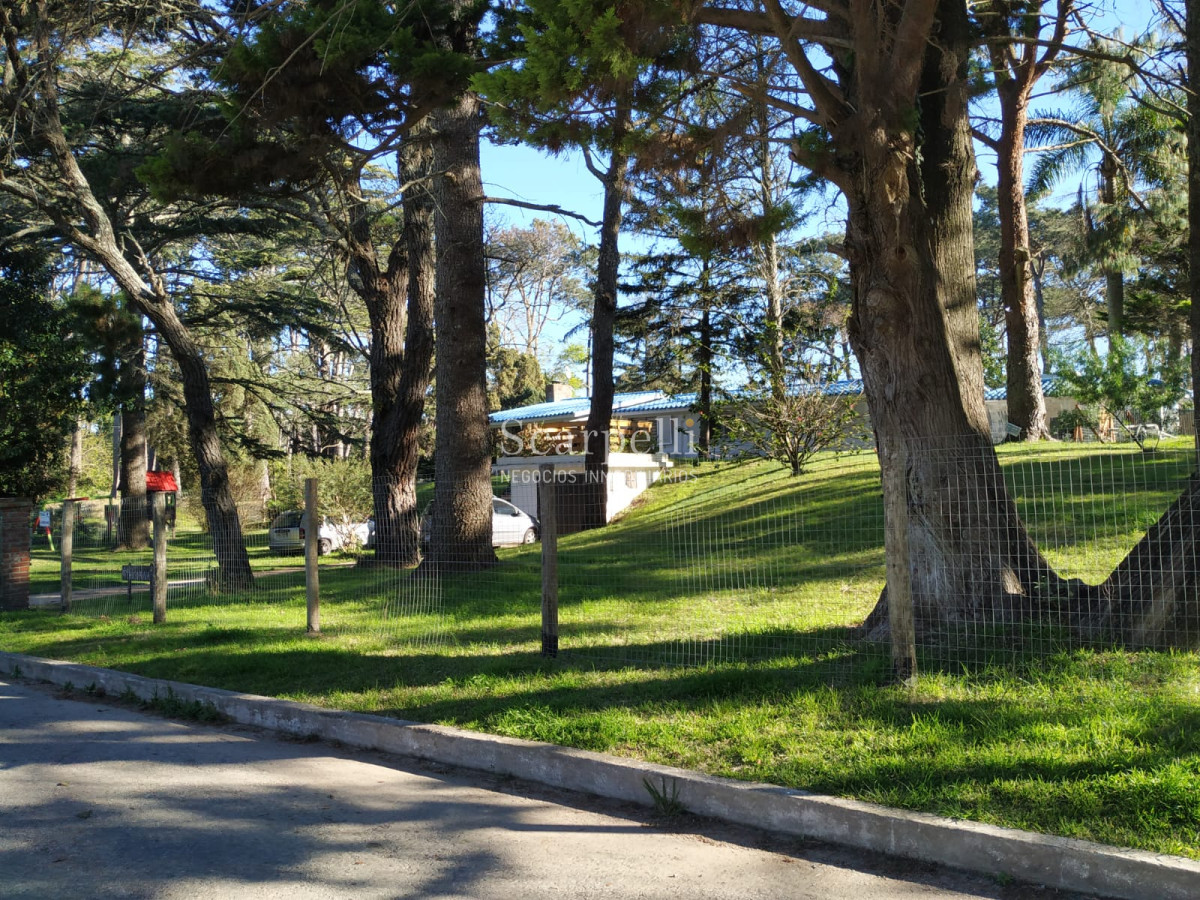 Casa ID.22485 - Chalet de Tejas Coloniales  todo en 1 planta construído por el afamado Arq. Mauricio Litman.-