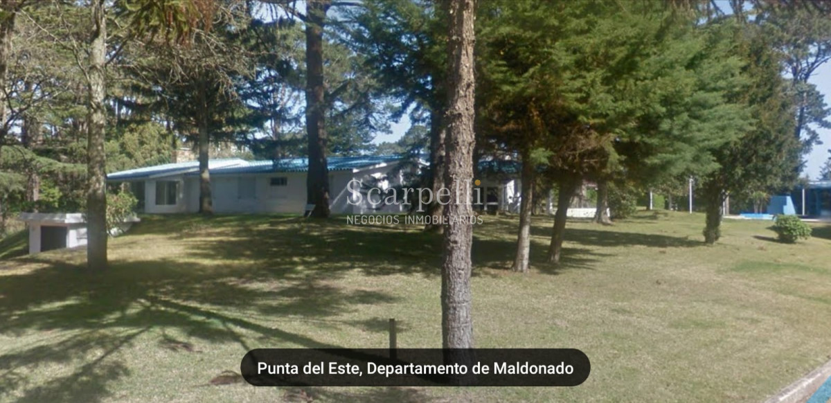 Casa ID.22485 - Chalet de Tejas Coloniales  todo en 1 planta construído por el afamado Arq. Mauricio Litman.-