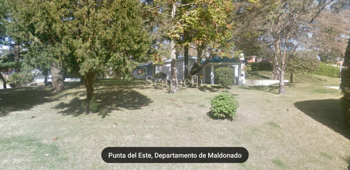 Casa ID.22485 - Chalet de Tejas Coloniales  todo en 1 planta construído por el afamado Arq. Mauricio Litman.-