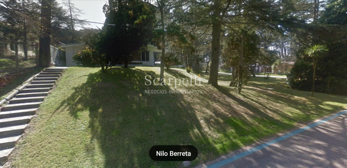 Casa ID.22485 - Chalet de Tejas Coloniales  todo en 1 planta construído por el afamado Arq. Mauricio Litman.-