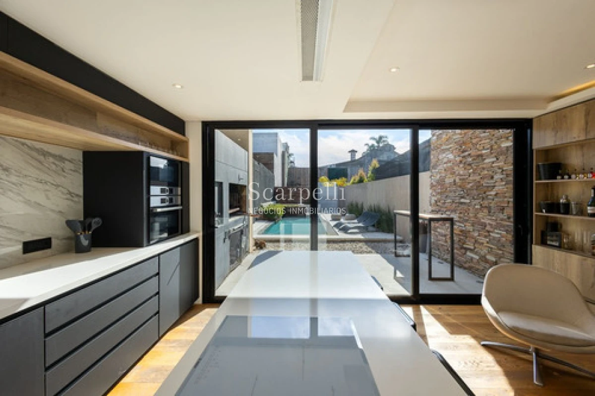 Casa ID.50491 - Venta Casa Tres Dormitorios Rambla De Punta Gorda con increíble vista y mucha luz