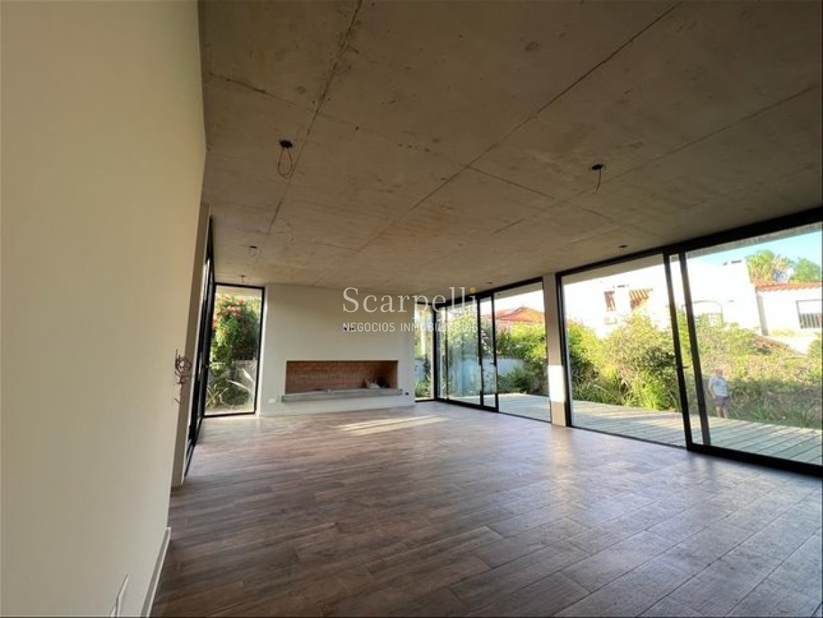 Casa ID.42 - Venta Casa Estrenar Carrasco Sur Solida 1 Planta 3 Dormitor