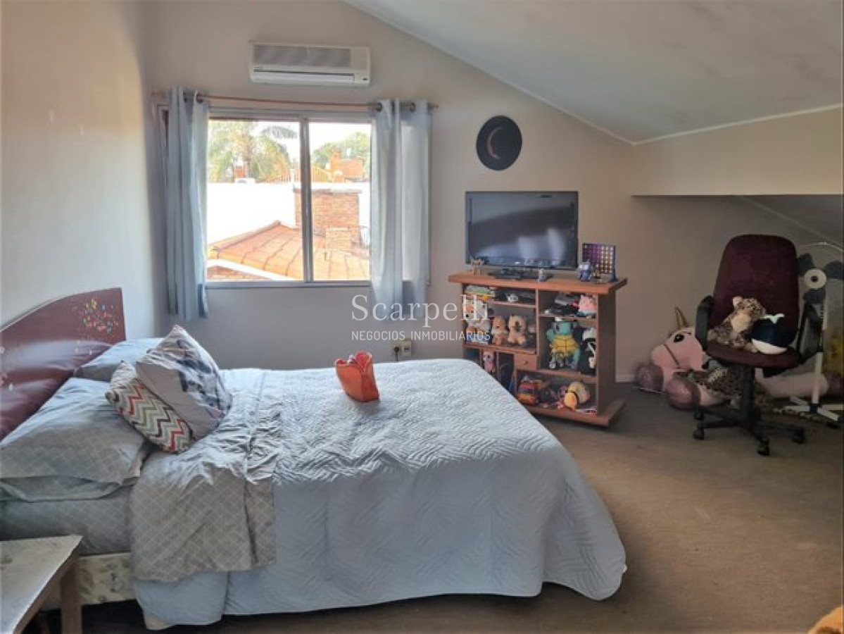 Casa ID.47 - Venta Casa Carrasco Sur 6 Dormitorios 5 Baños Piscina