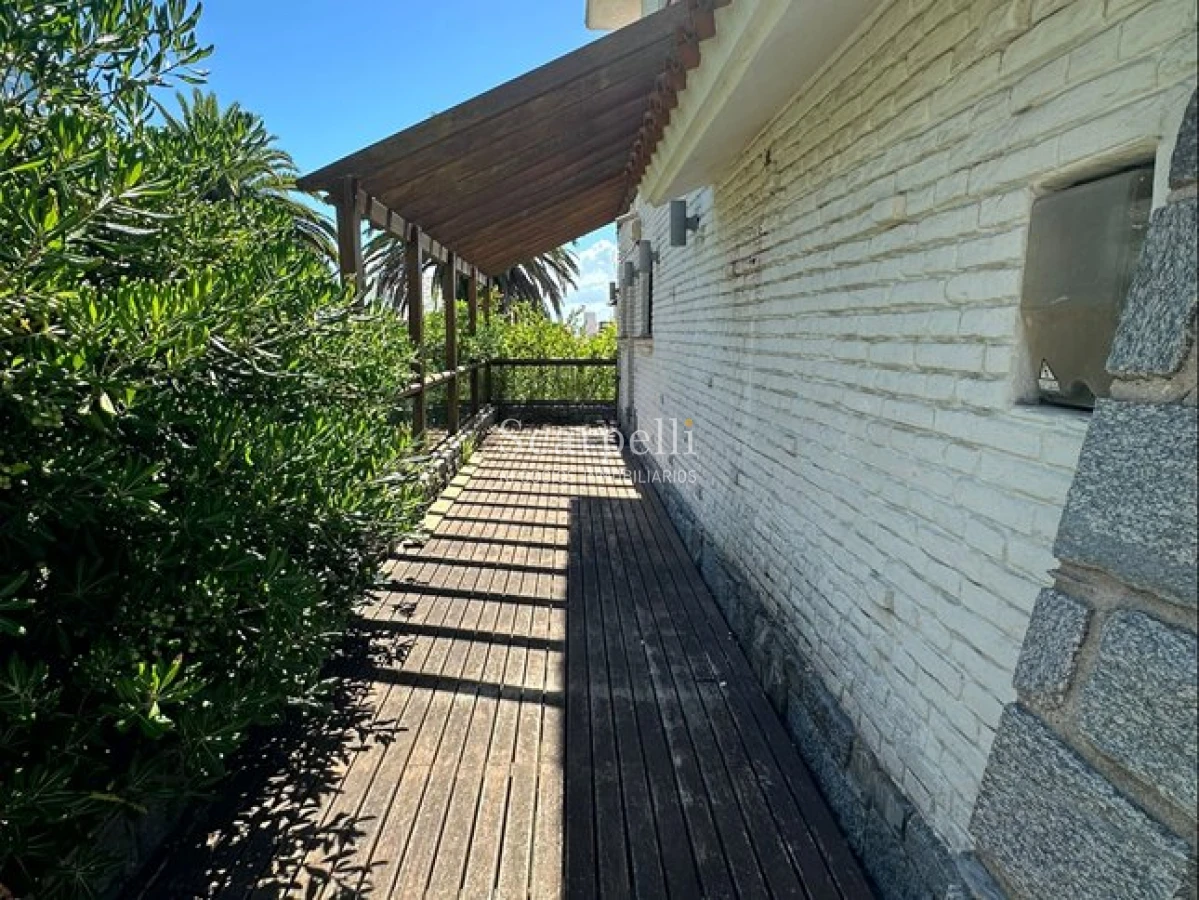 Casa ID.21 - Alquiler Anual Importante Chalet Punta Del Este Península