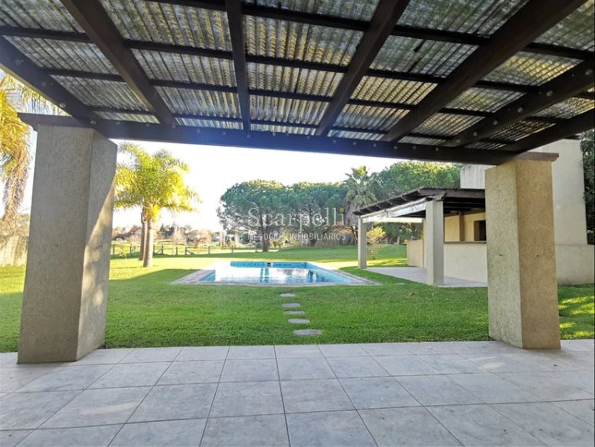 Casa ID.25 - Alquiler Casa Lomas de Carrasco 3 suites Piscina Barbacoa