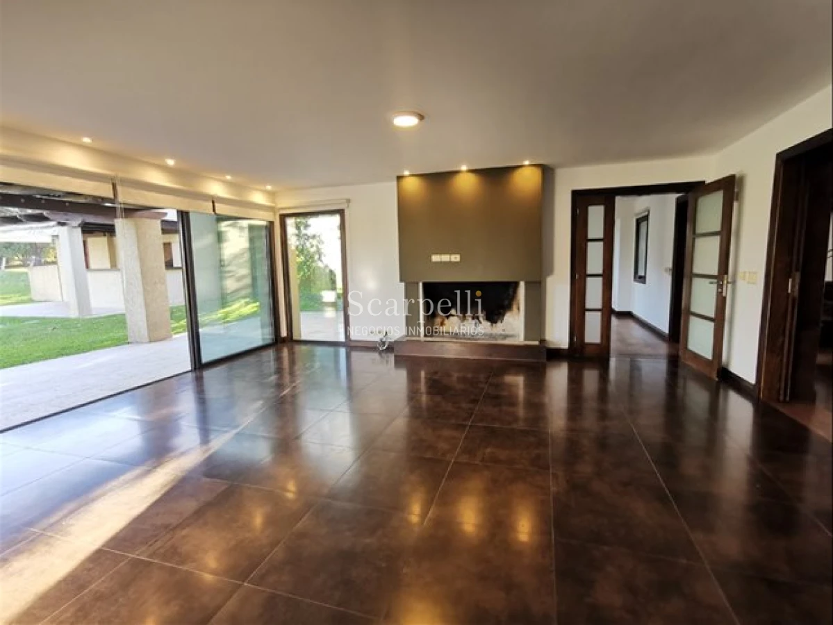 Casa ID.25 - Alquiler Casa Lomas de Carrasco 3 suites Piscina Barbacoa