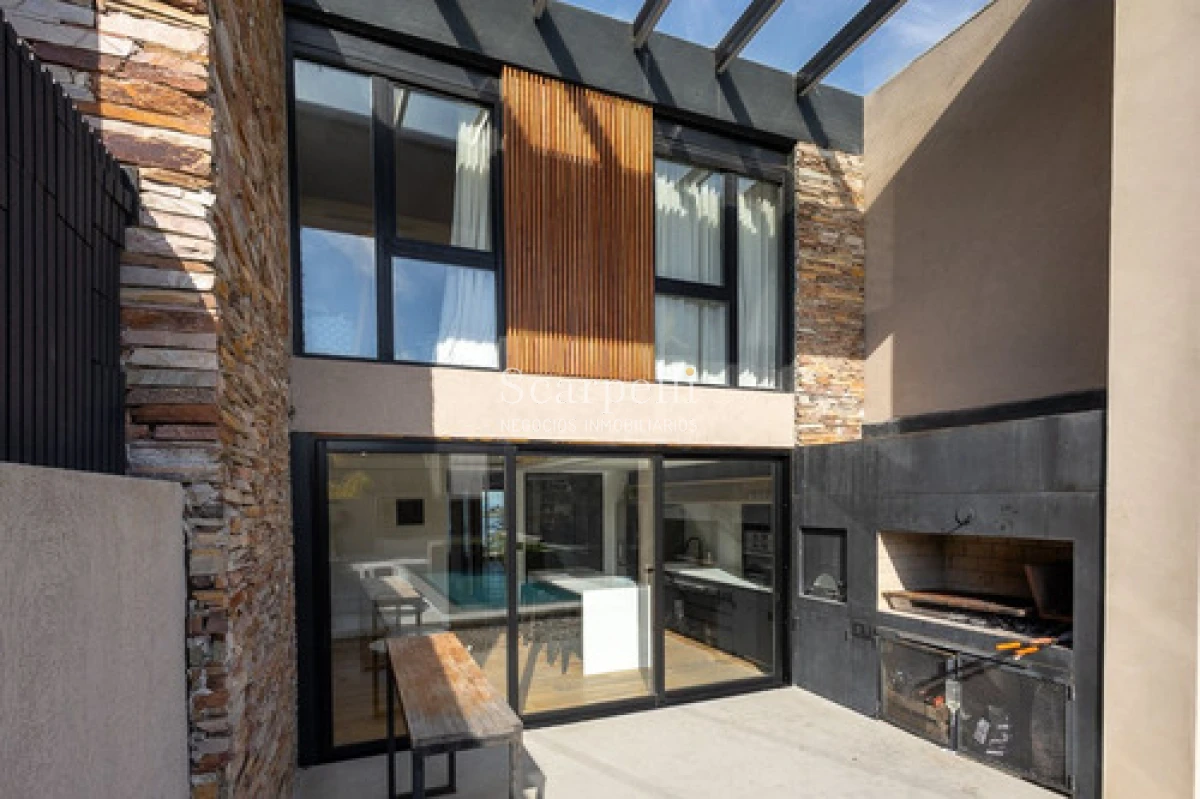 Casa ID.50491 - Venta Casa Tres Dormitorios Rambla De Punta Gorda con increíble vista y mucha luz