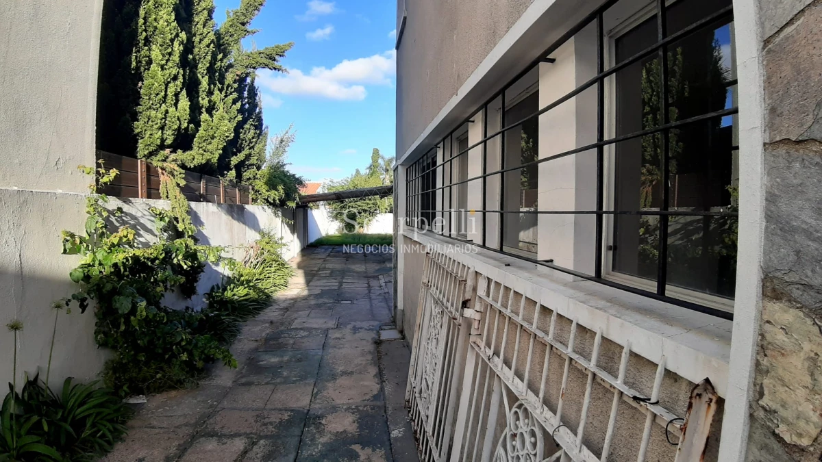 Casa ID.28633 - VENTA CASA PROPIEDAD HORIZONTAL 2 DORMITORIOS + 2 BAÑOS + SERVICIO + FONDO & BARBACOA MUY PRÓXIMO A LA RAMBLA.-