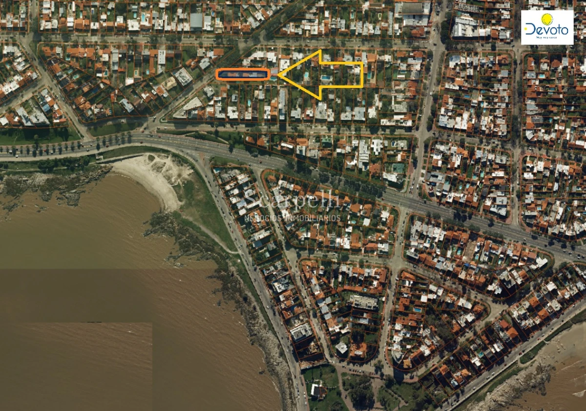 Casa ID.28633 - VENTA CASA PROPIEDAD HORIZONTAL 2 DORMITORIOS + 2 BAÑOS + SERVICIO + FONDO & BARBACOA MUY PRÓXIMO A LA RAMBLA.-