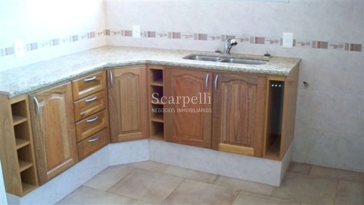 Casa ID.28633 - VENTA CASA PROPIEDAD HORIZONTAL 2 DORMITORIOS + 2 BAÑOS + SERVICIO + FONDO & BARBACOA MUY PRÓXIMO A LA RAMBLA.-