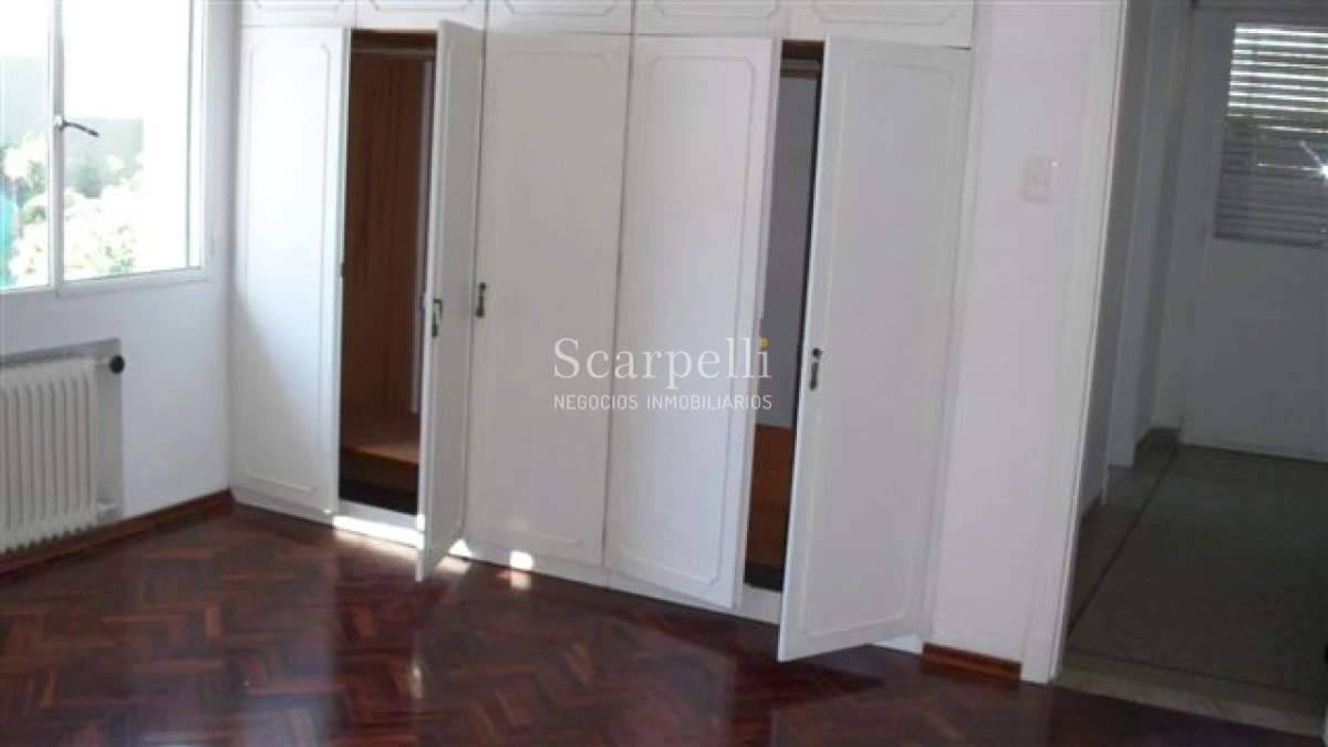 Casa ID.28633 - VENTA CASA PROPIEDAD HORIZONTAL 2 DORMITORIOS + 2 BAÑOS + SERVICIO + FONDO & BARBACOA MUY PRÓXIMO A LA RAMBLA.-