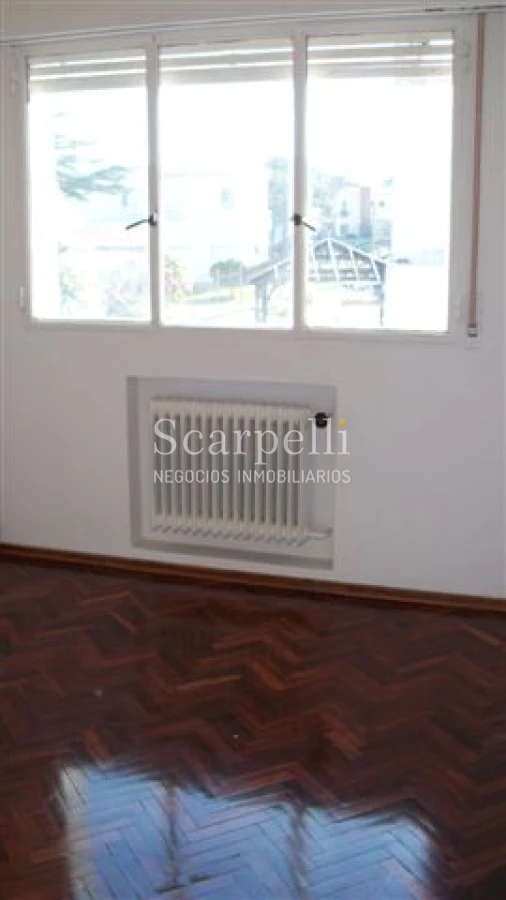 Casa ID.28633 - VENTA CASA PROPIEDAD HORIZONTAL 2 DORMITORIOS + 2 BAÑOS + SERVICIO + FONDO & BARBACOA MUY PRÓXIMO A LA RAMBLA.-