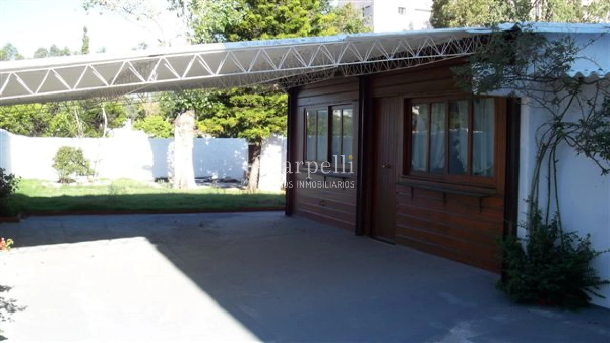 Casa ID.28633 - VENTA CASA PROPIEDAD HORIZONTAL 2 DORMITORIOS + 2 BAÑOS + SERVICIO + FONDO & BARBACOA MUY PRÓXIMO A LA RAMBLA.-
