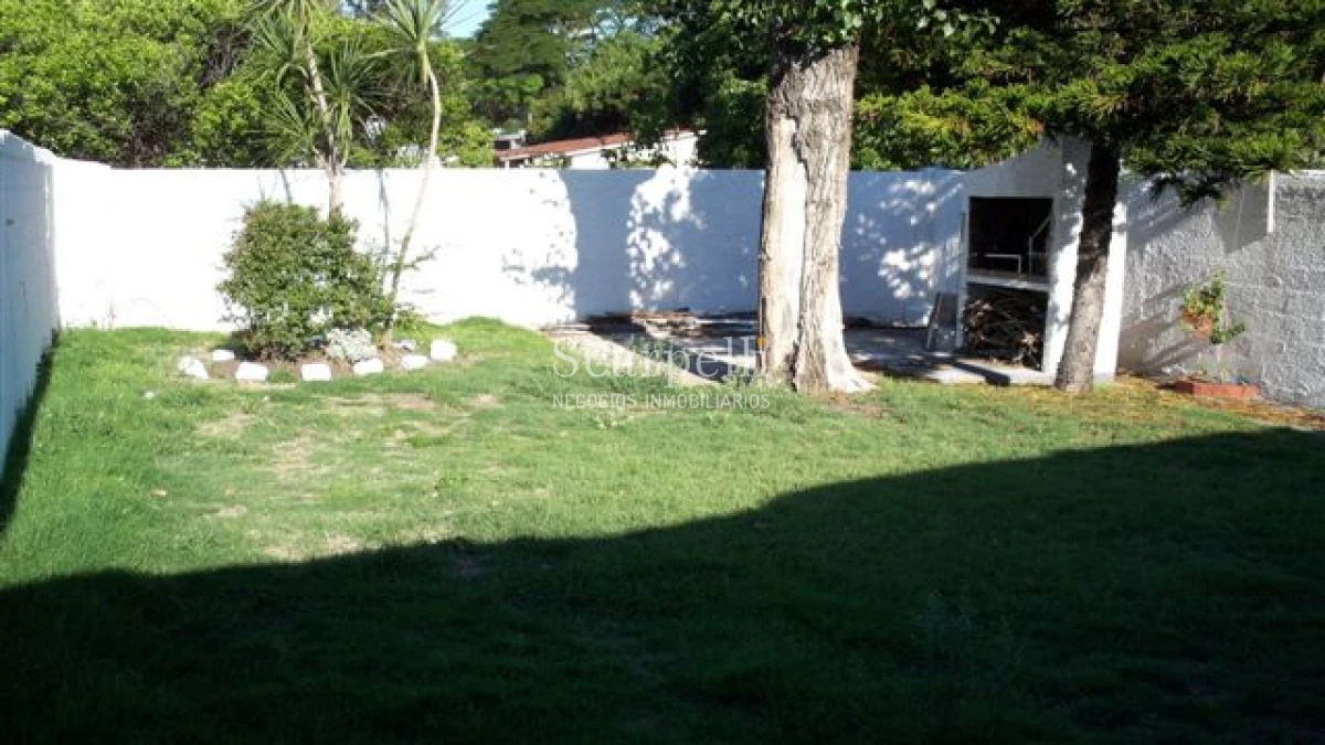 Casa ID.28633 - VENTA CASA PROPIEDAD HORIZONTAL 2 DORMITORIOS + 2 BAÑOS + SERVICIO + FONDO & BARBACOA MUY PRÓXIMO A LA RAMBLA.-