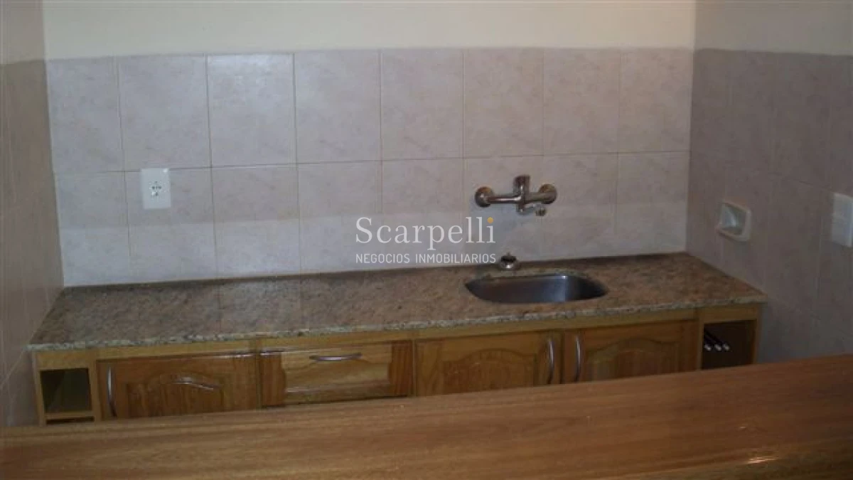 Casa ID.28633 - VENTA CASA PROPIEDAD HORIZONTAL 2 DORMITORIOS + 2 BAÑOS + SERVICIO + FONDO & BARBACOA MUY PRÓXIMO A LA RAMBLA.-