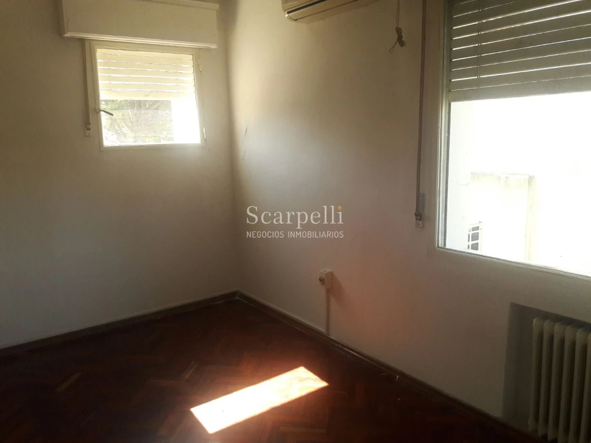 Casa ID.28633 - VENTA CASA PROPIEDAD HORIZONTAL 2 DORMITORIOS + 2 BAÑOS + SERVICIO + FONDO & BARBACOA MUY PRÓXIMO A LA RAMBLA.-