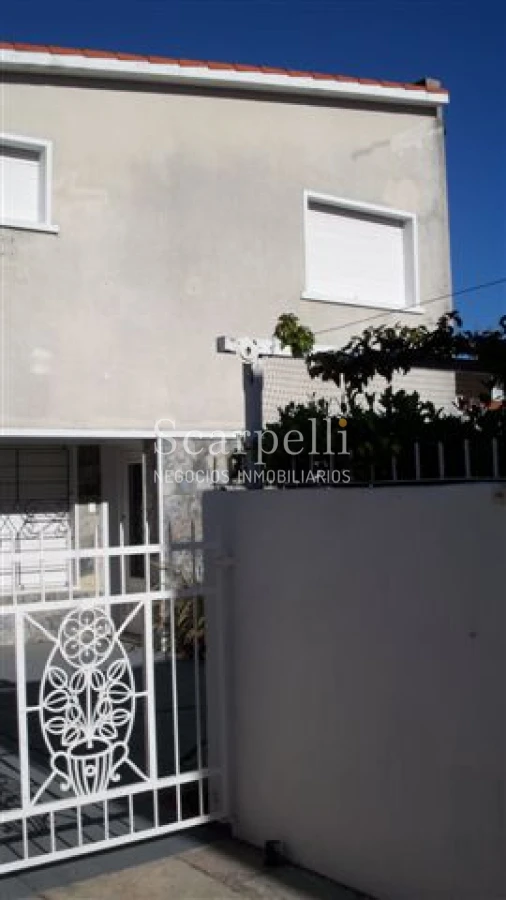 Casa ID.28633 - VENTA CASA PROPIEDAD HORIZONTAL 2 DORMITORIOS + 2 BAÑOS + SERVICIO + FONDO & BARBACOA MUY PRÓXIMO A LA RAMBLA.-