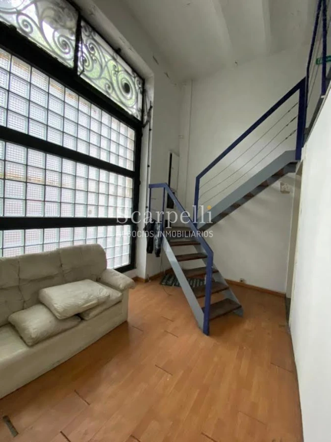 Casa ID.29327 - Río Branco esq. Av. Uruguay Construcción de estilo con finas terminaciones en Carpintería, Molduras & Grandes Vitreaux.-