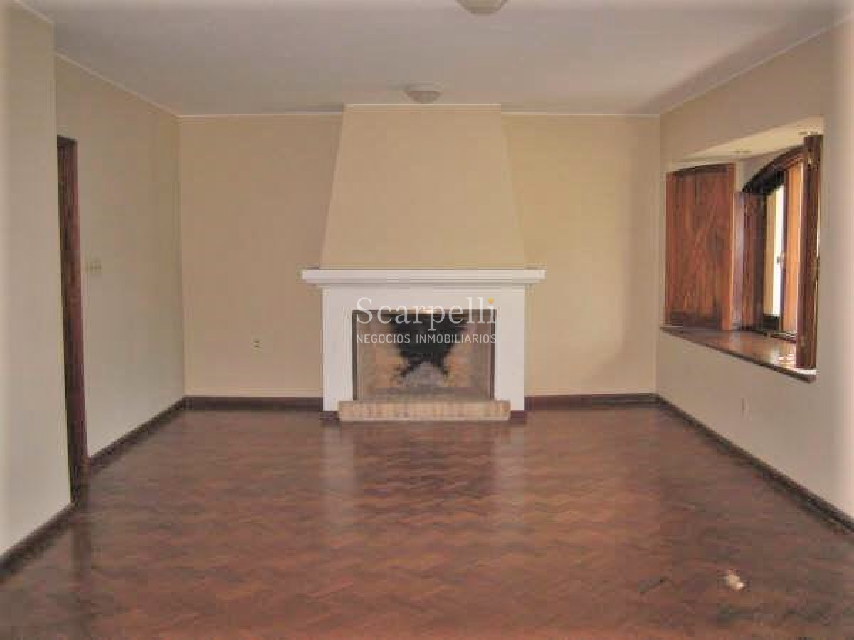 Casa ID.29813 - Alte. Harwood: Estupenda Propiedad Estilo Colonial toda en 1 planta con gran fondo y barbacoa.-