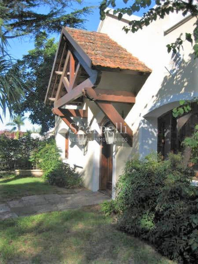Casa ID.29813 - Alte. Harwood: Estupenda Propiedad Estilo Colonial toda en 1 planta con gran fondo y barbacoa.-