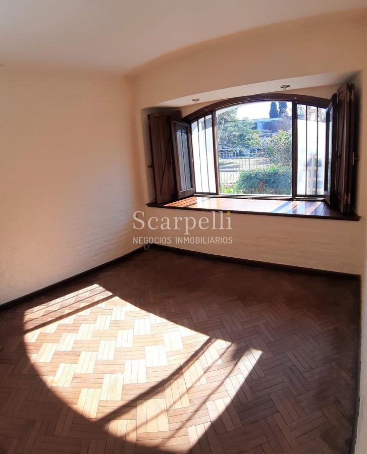 Casa ID.29813 - Alte. Harwood: Estupenda Propiedad Estilo Colonial toda en 1 planta con gran fondo y barbacoa.-