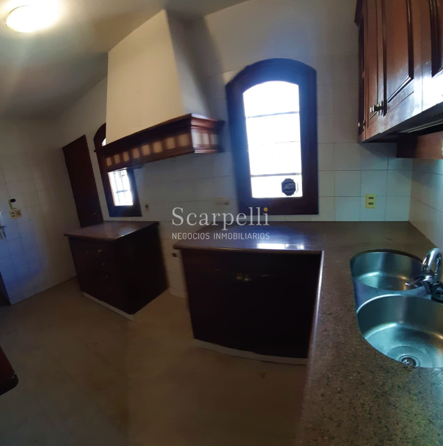 Casa ID.29813 - Alte. Harwood: Estupenda Propiedad Estilo Colonial toda en 1 planta con gran fondo y barbacoa.-